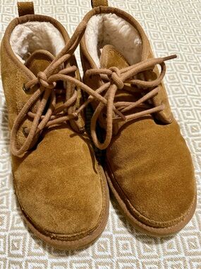UGG Chestnut Brown Suede Shearling Lined Lace-Up Winter Boots